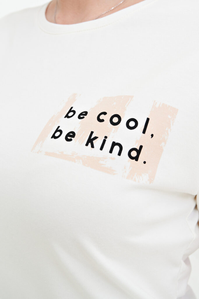 футболка женская молочная 3