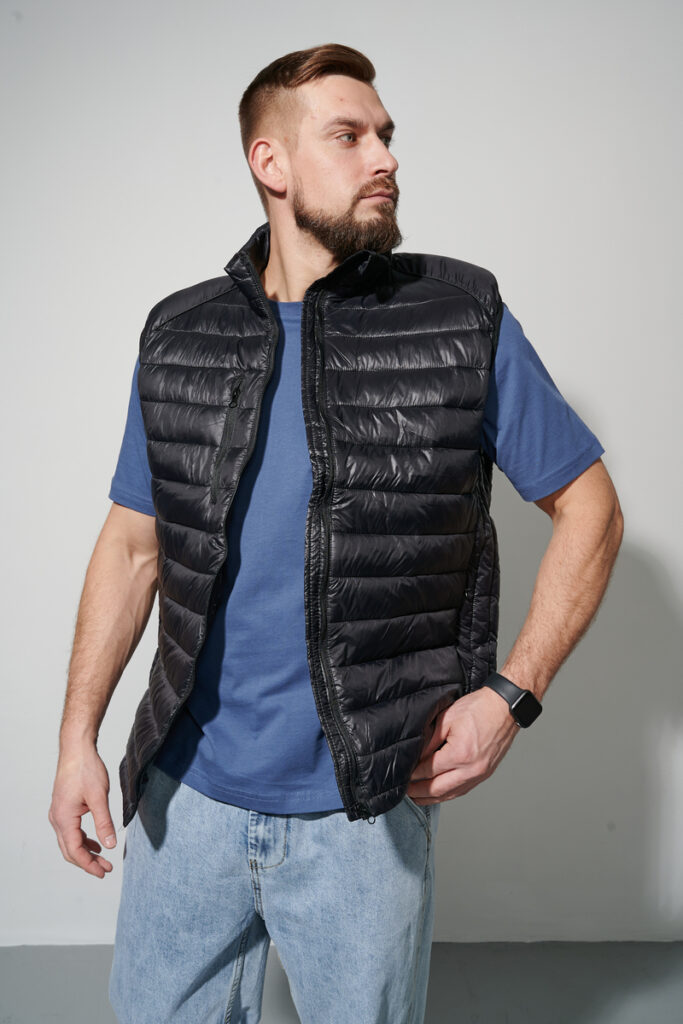 жилет мужской черный 1