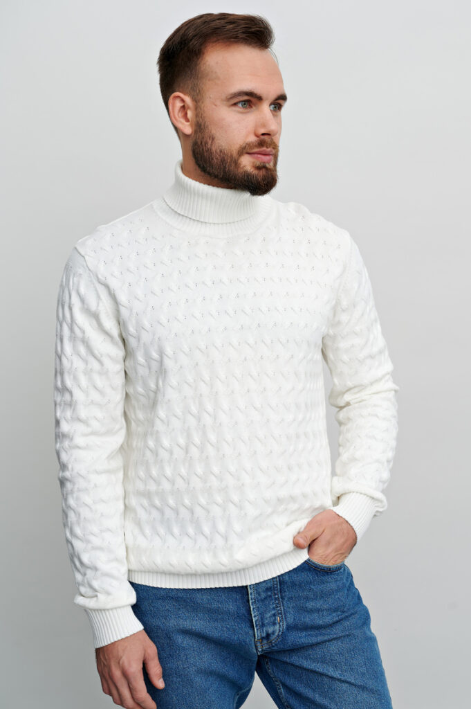 свитер мужской белый 1